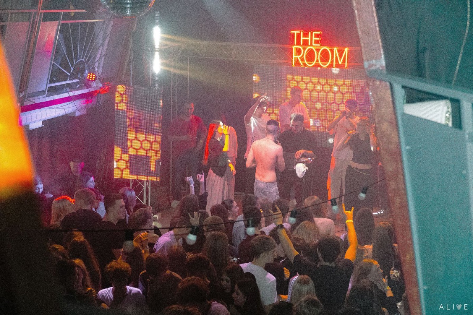 The Room — Вечірка в ALIVE, Ужгород