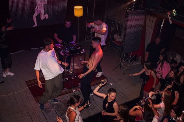 The Room: Black & White Party — фото 2 з 33