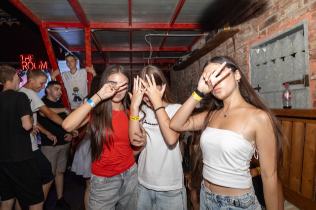 The Room: Summer Party — фото 20 з 34
